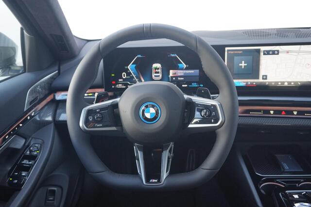BMW 5-SERIE Touring 530e | M Sportpakket Pro | M Multifunctionele voorstoelen | Bowers & Wilkins | Alcantara Hemelbekleding | Driving Assistant Professional