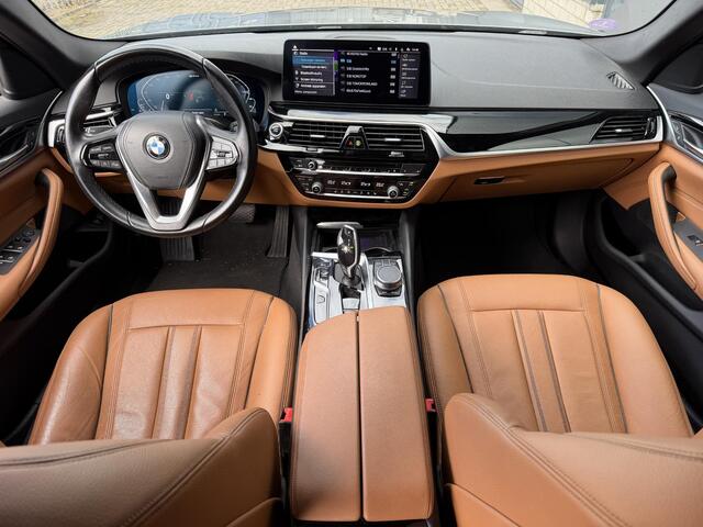 BMW 5-SERIE Touring 530e High Executive 20"/Leder/Camera/Stoelverwarming/Sfeerverlichting/Apple Carplay & Android Auto