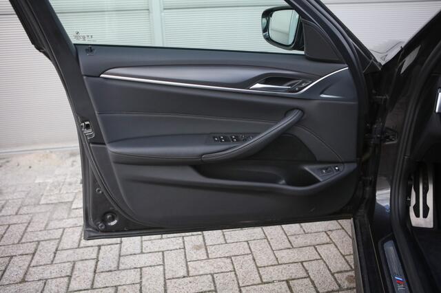 BMW 5-SERIE Touring 530e M-Sport | Trekhaak | Sfeerverlichting |