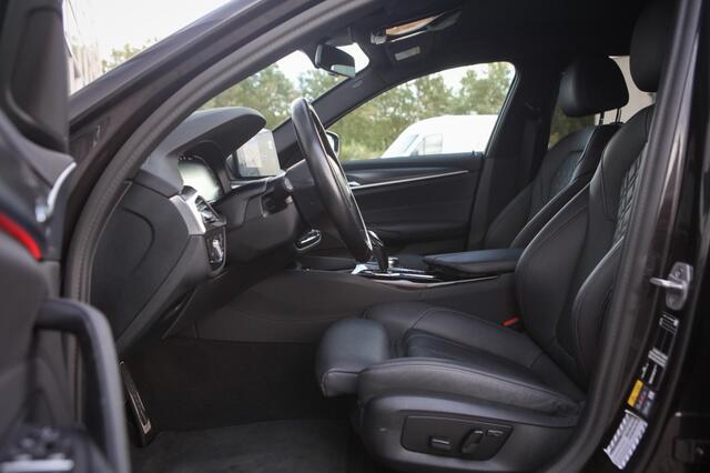 BMW 5-SERIE Touring 530e M-Sport | Trekhaak | Sfeerverlichting |