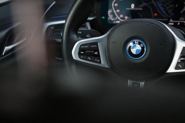 BMW 5-SERIE Touring 530e M-Sport | Trekhaak | Sfeerverlichting |
