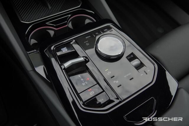 BMW 5-SERIE Touring 550E 490Pk Aut. | Plug in Hybride | X-Drive | Shadowline | M-Sport | Head Up Display | Panoramadak | Trekhaak | 21''