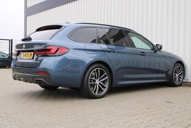 BMW 5-SERIE Touring 530e xDrive M-sport | Incl. 12 maanden garantie | Assisted driving | Uitklapbare trekhaak | 360° camera | Apple carplay/Android auto | Stoelverwarming voor + achter | Memory zetel | Harman/Kardon audio |