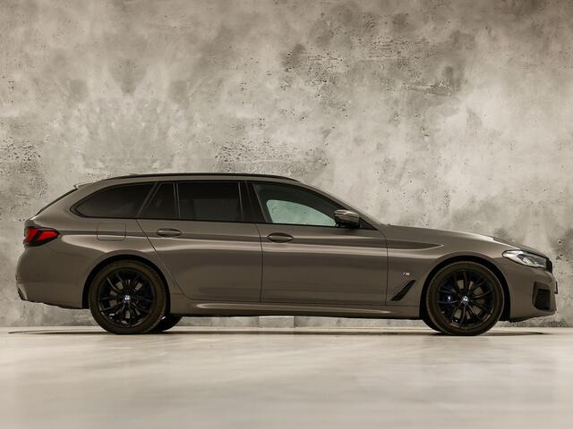 BMW 5-SERIE 530e M Sport High Executive 293Pk (PANORAMADAK, M PAKKET, LASER LED, HEAD-UP DISPLAY, 360 CAMERA, MEMORY SEATS, HARMAN/KARDON, TREKHAAK ELEKTRISCH, STOELVERWARMING ACHTER, DISPLAY KEY, NIEUWSTAAT)