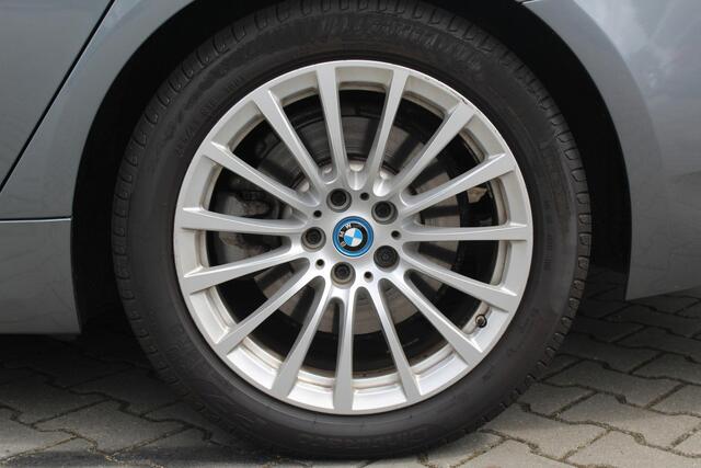 BMW 5-SERIE Touring 530e Business Edition Plus | Incl. 12 maanden garantie | Cruise control | Climate control | Stoelverwarming | Memory seats | Luxe lederen zetels | Apple carplay/Android auto |