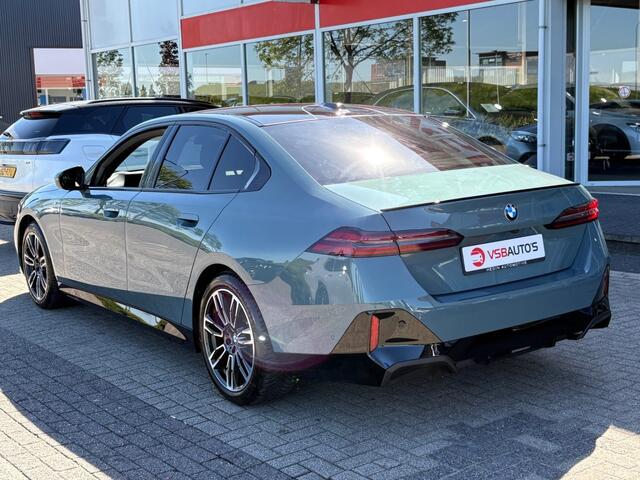 BMW 5-SERIE 520I AUT. M SPORTPAKKET PRO PANO-DAK LEER HEAD-UP NAVI CAMERA CARPLAY MEMORY HK SOUND