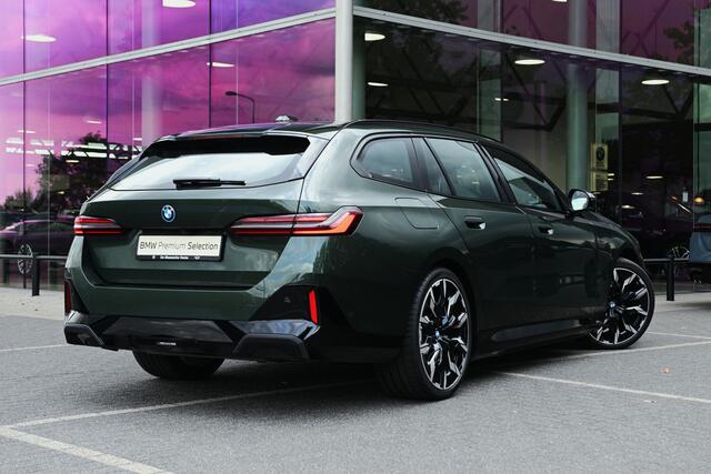 BMW 5-SERIE Touring 530e M Sport Automaat / Trekhaak / Stoelventilatie / Adaptieve LED / Bowers & Wilkins / Parking Assistant Plus