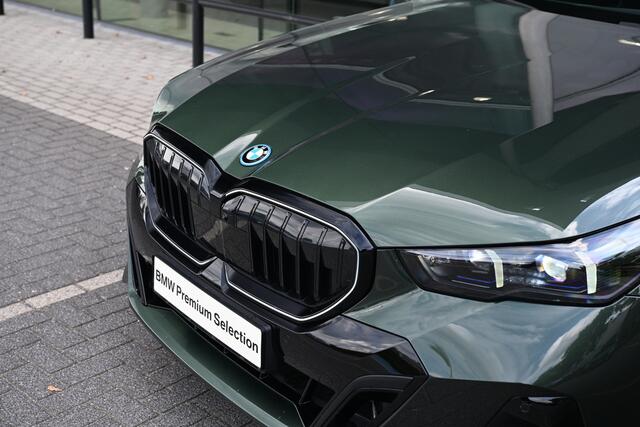 BMW 5-SERIE Touring 530e M Sport Automaat / Trekhaak / Stoelventilatie / Adaptieve LED / Bowers & Wilkins / Parking Assistant Plus