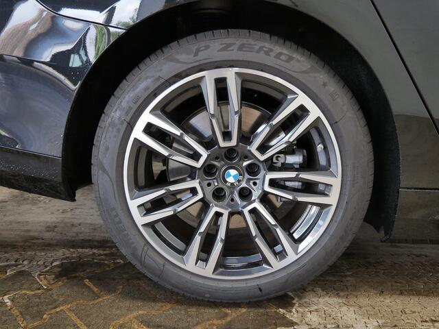 BMW 5-SERIE 550e xDrive Sedan | M-Sport | 19" | Trekhaak | Bowers & Wilkins | Adaptief onderstel professional | CoPilot | | Leder Individual