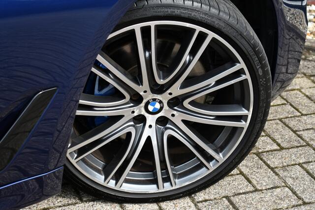 BMW 5-SERIE Touring 530i xDrive 252pk M-Sport Pano Nightv ACC HUD 20inch 360
