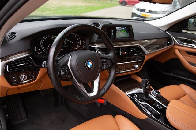 BMW 5-SERIE Touring 530i High Executive , Panoramadak, Trekhaak, Memory,