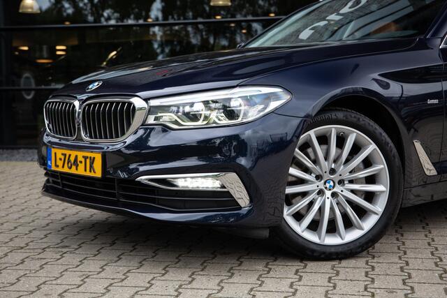 BMW 5-SERIE Touring 530i High Executive , Panoramadak, Trekhaak, Memory,