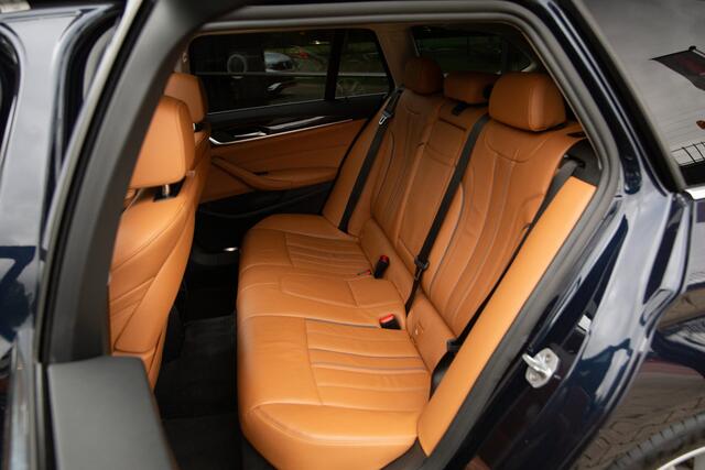 BMW 5-SERIE Touring 530i High Executive , Panoramadak, Trekhaak, Memory,