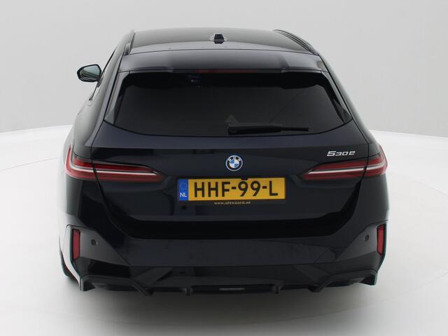 BMW 5-SERIE Touring 530e M Sport Edition / Trekhaak / Luxe! / Origineel NL