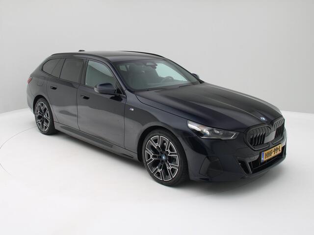BMW 5-SERIE Touring 530e M Sport Edition / Trekhaak / Luxe! / Origineel NL