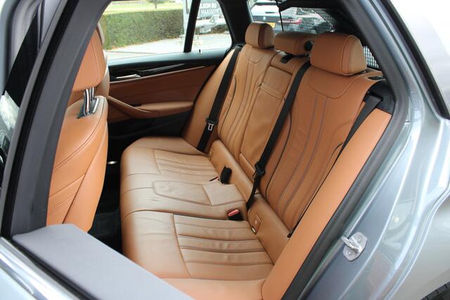 BMW 5-SERIE Touring 530e High Executive Automaat / Panoramadak / Comfortstoelen / Adaptieve LED / Head-Up / Active Cruise Control / Parking Assistant Plus