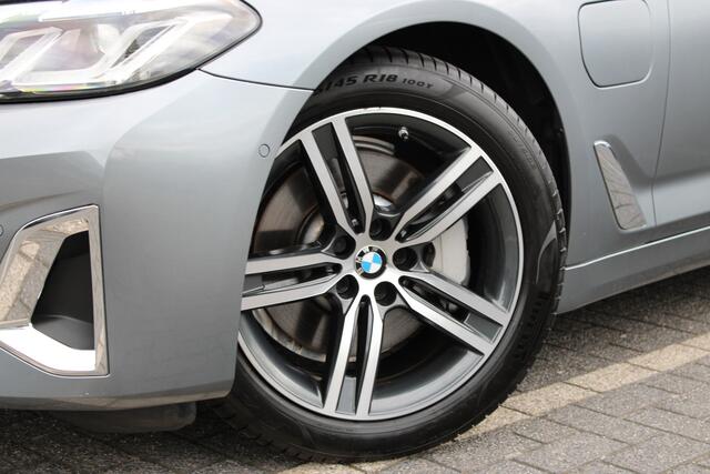 BMW 5-SERIE Touring 530e High Executive Automaat / Panoramadak / Comfortstoelen / Adaptieve LED / Head-Up / Active Cruise Control / Parking Assistant Plus