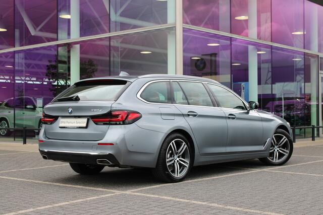 BMW 5-SERIE Touring 530e High Executive Automaat / Panoramadak / Comfortstoelen / Adaptieve LED / Head-Up / Active Cruise Control / Parking Assistant Plus