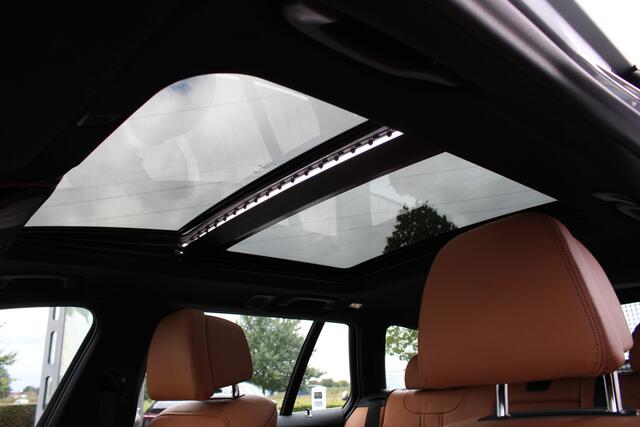 BMW 5-SERIE Touring 530e High Executive Automaat / Panoramadak / Comfortstoelen / Adaptieve LED / Head-Up / Active Cruise Control / Parking Assistant Plus