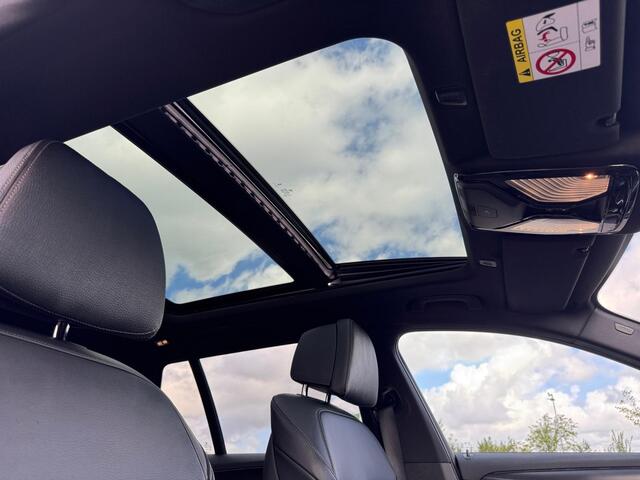 BMW 5-SERIE Touring 520i M-sport ? Pano ? Trekhaak ? Leder