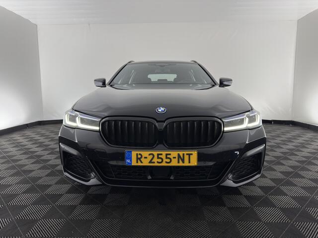 BMW 5-SERIE Touring 530e Business Edition Plus M-Sportpack (Plug-in) (INCL.BTW) *HEAD-UP | LEATHER | LASER-LED | ADAPTIVE-CRUISE | BLIND-SPOT | MEMORY-PACK | DIGI-COCKPIT | HIFI-SOUND | CAMERA | NAVI-FULLMAP | PRIVACY-GLASS | SHIFT-PADDLES | AMBIENT-LIGHT | 18