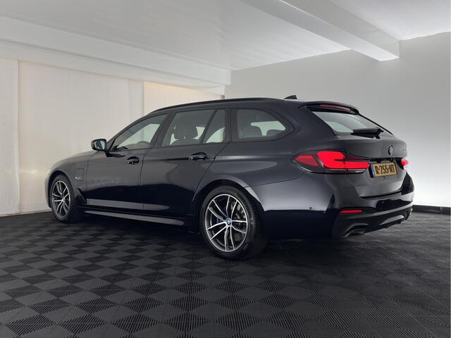 BMW 5-SERIE Touring 530e Business Edition Plus M-Sportpack (Plug-in) (INCL.BTW) *HEAD-UP | LEATHER | LASER-LED | ADAPTIVE-CRUISE | BLIND-SPOT | MEMORY-PACK | DIGI-COCKPIT | HIFI-SOUND | CAMERA | NAVI-FULLMAP | PRIVACY-GLASS | SHIFT-PADDLES | AMBIENT-LIGHT | 18