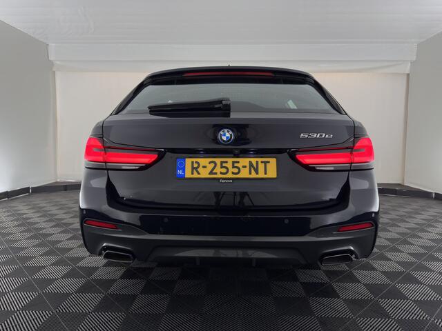 BMW 5-SERIE Touring 530e Business Edition Plus M-Sportpack (Plug-in) (INCL.BTW) *HEAD-UP | LEATHER | LASER-LED | ADAPTIVE-CRUISE | BLIND-SPOT | MEMORY-PACK | DIGI-COCKPIT | HIFI-SOUND | CAMERA | NAVI-FULLMAP | PRIVACY-GLASS | SHIFT-PADDLES | AMBIENT-LIGHT | 18