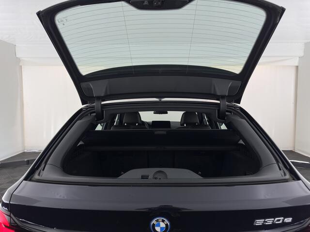BMW 5-SERIE Touring 530e Business Edition Plus M-Sportpack (Plug-in) (INCL.BTW) *HEAD-UP | LEATHER | LASER-LED | ADAPTIVE-CRUISE | BLIND-SPOT | MEMORY-PACK | DIGI-COCKPIT | HIFI-SOUND | CAMERA | NAVI-FULLMAP | PRIVACY-GLASS | SHIFT-PADDLES | AMBIENT-LIGHT | 18