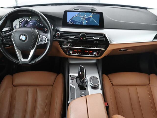 BMW 5-SERIE 530i High Executive | Trekhaak | LED | Navigatie | Stoelverwarming |