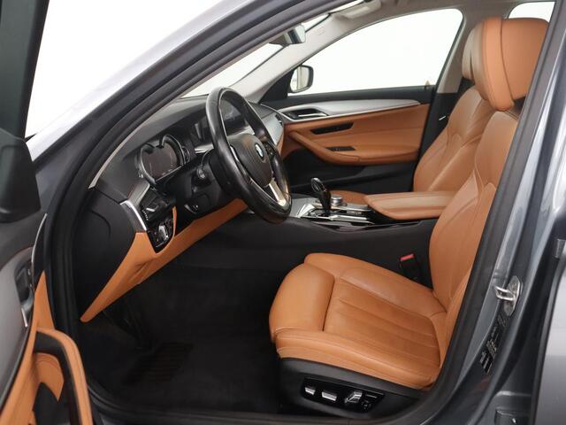 BMW 5-SERIE 530i High Executive | Trekhaak | LED | Navigatie | Stoelverwarming |
