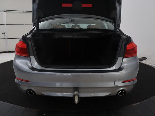 BMW 5-SERIE 530i High Executive | Trekhaak | LED | Navigatie | Stoelverwarming |