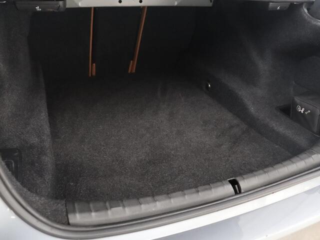 BMW 5-SERIE 530i High Executive | Trekhaak | LED | Navigatie | Stoelverwarming |