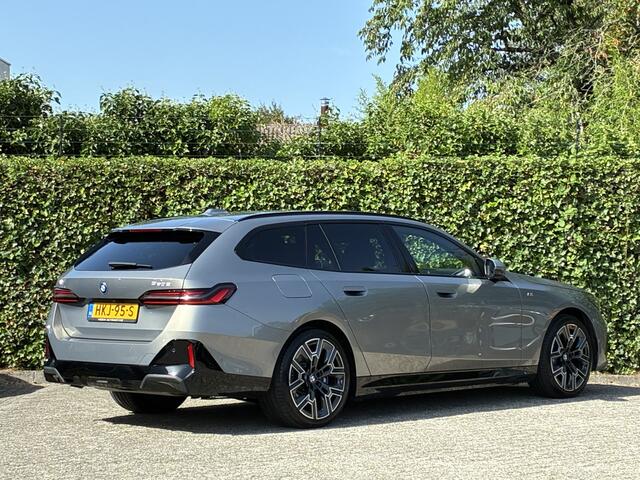 BMW 5-SERIE Touring 550e xDrive | M-Sport Pro | CoPilot | Bowers & Wilkins | Elek. Stoelverst. | 4x Stoelverw. + Stuur verw. | Comfort Access | Elek. Trekhaak