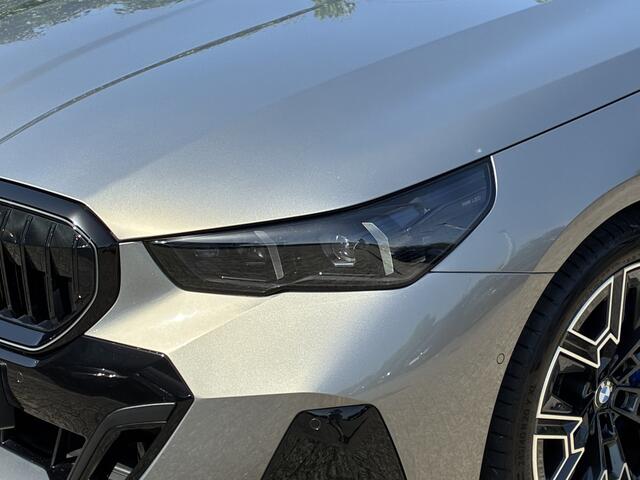 BMW 5-SERIE Touring 550e xDrive | M-Sport Pro | CoPilot | Bowers & Wilkins | Elek. Stoelverst. | 4x Stoelverw. + Stuur verw. | Comfort Access | Elek. Trekhaak