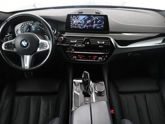 BMW 5-SERIE Touring 530i xDrive M-sport High Executive | Leder | Camera | Harman/kardon | Park assist | Cruise control | Full LED | Bluetooth | Sfeerverlichting |