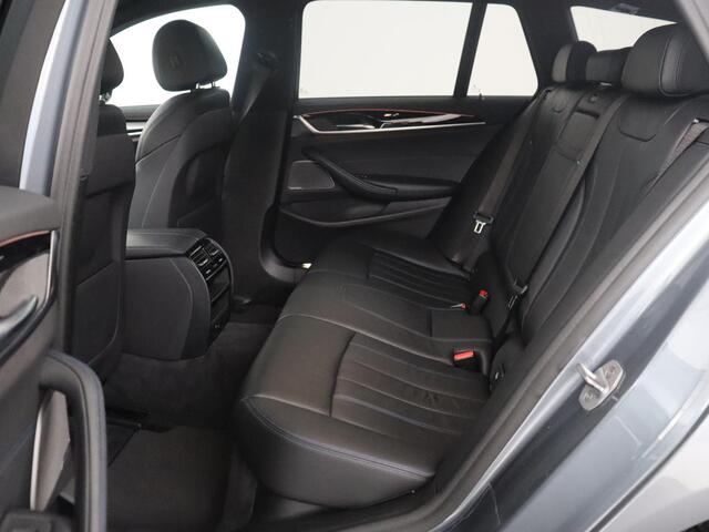 BMW 5-SERIE Touring 530i xDrive M-sport High Executive | Leder | Camera | Harman/kardon | Park assist | Cruise control | Full LED | Bluetooth | Sfeerverlichting |