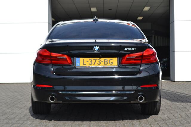 BMW 5-SERIE 520i Luxury | Opendak | Head Up | Comfortstoelen | Adaptive Cruise | Stuur en stoelverw | Elektrische achterklep |