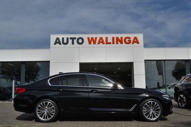 BMW 5-SERIE 520i Luxury | Opendak | Head Up | Comfortstoelen | Adaptive Cruise | Stuur en stoelverw | Elektrische achterklep |