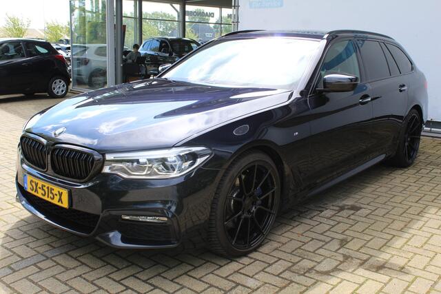 BMW 5-SERIE Touring 530i High Executive M-sport | Incl. 12 maanden garantie | Panoramadak | Dodehoek detectie | Geheugenstoelen | Parkeercamera | Standkachel | Head-up display | Elektrisch uitklapbare trekhaak | Stoelverwarming | Draadloze telefoonlader | Luxe lederen bekleding |
