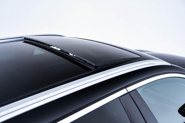 BMW 5-SERIE Touring 520d xDrive High Executive Luxury Line - Trekhaak - Panoramadak - zonneschermen - Getinte ruiten - Parking Assistant - BMW Live Cockpit Professional - Elektrisch verwarmde voorstoelen -