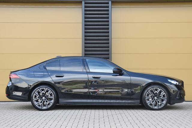 BMW 5-SERIE 550e xDrive * Harman/Kardon * Trekhaak * SOH 96% * Comforttoegang * 20' LM * Comfortstoelen *
