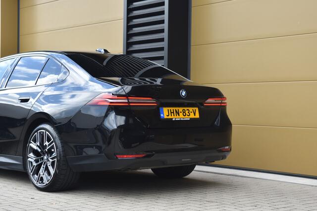 BMW 5-SERIE 550e xDrive * Harman/Kardon * Trekhaak * SOH 96% * Comforttoegang * 20' LM * Comfortstoelen *