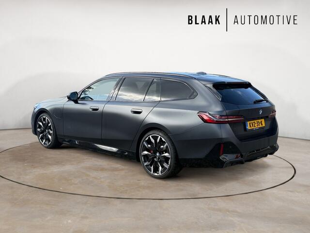 BMW 5-SERIE Touring 530e M Sport-Pro Edition | matzwart | 21" individual | innovation | leer | head-up
