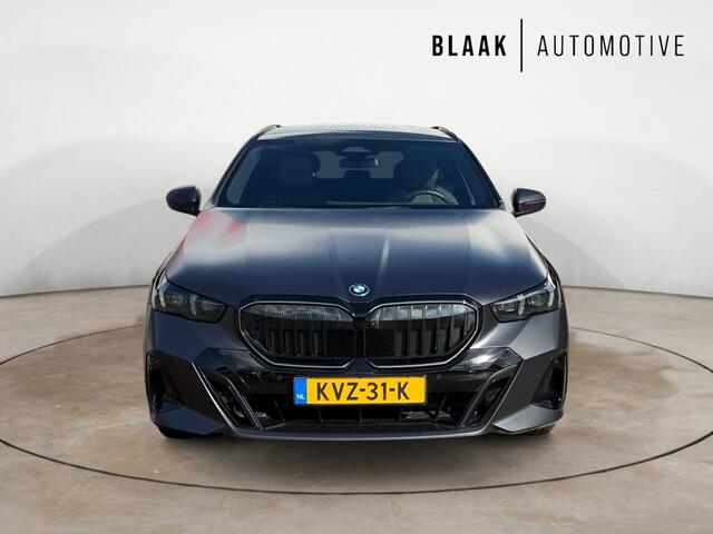 BMW 5-SERIE Touring 530e M Sport-Pro Edition | matzwart | 21" individual | innovation | leer | head-up