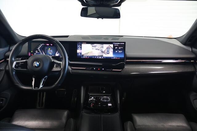 BMW 5-SERIE 520i | M-Sport Pro | Panorama | H&K | Trekhaak | Carbon