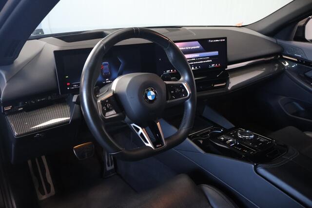 BMW 5-SERIE 520i | M-Sport Pro | Panorama | H&K | Trekhaak | Carbon