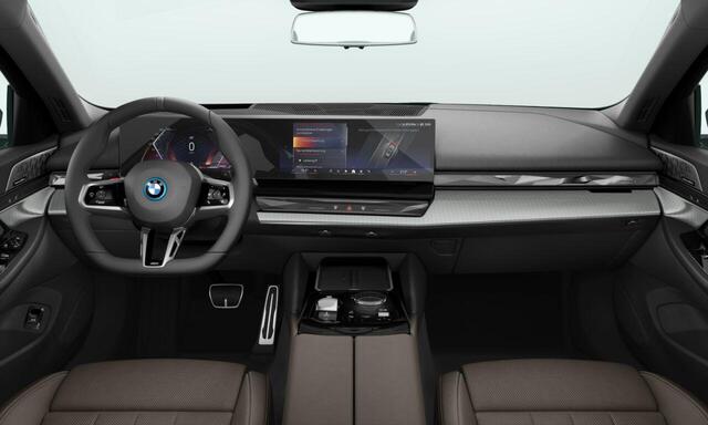 BMW 5-SERIE Touring 530e | SoH 100% | M Sportpaket Pro | Bowers & Wilkins | Pano | Trekhaak