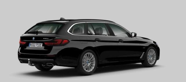 BMW 5-SERIE Touring 530e Trekhaak - Panoramadak - Driving Assistant Professional - Head up - Elektrisch verwarmde voorstoelen - BMW Laserlight - Parking Assistant Plus - High Beam Assistant -