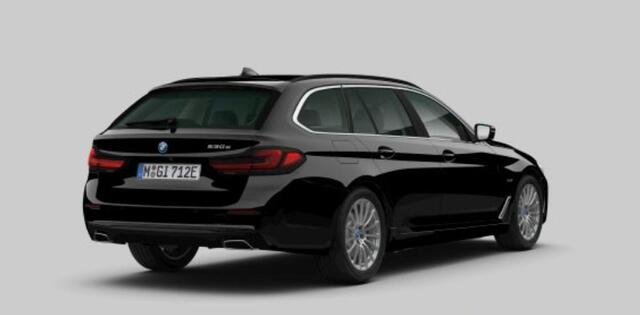 BMW 5-SERIE Touring 530e Driving Assistant Professional - Hifi - Parking Assistant - Getinte Ruiten - Sportstoelen - Elektrisch verwarmde voorstoelen -