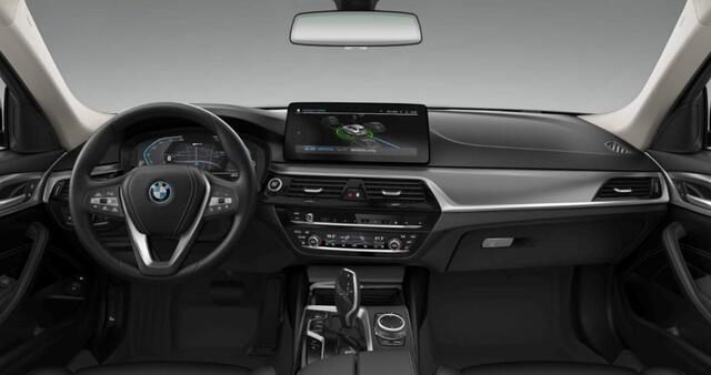 BMW 5-SERIE Touring 530e Driving Assistant Professional - Hifi - Parking Assistant - Getinte Ruiten - Sportstoelen - Elektrisch verwarmde voorstoelen -